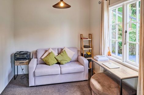 Photo of property in 28 Seaview Road, Paremata, Porirua, 5024