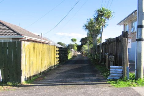 Photo of property in 4/72 Flanshaw Road, Te Atatu South, Auckland, 0610