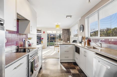 Photo of property in 96 Englefield Road, Northwood, Christchurch, 8051