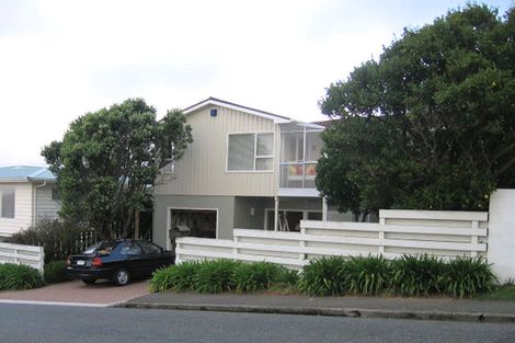 Photo of property in 10 Carluke Street, Paparangi, Wellington, 6037