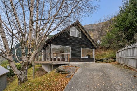 Photo of property in 21 Watts Road, Fernhill, Queenstown, 9300