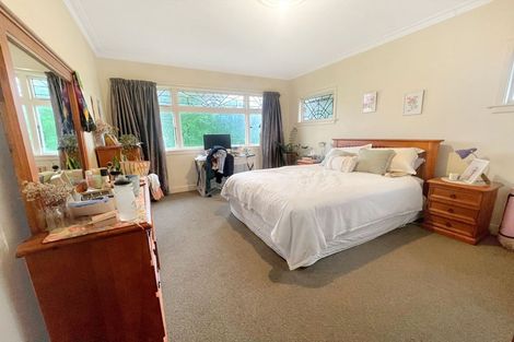 Photo of property in 137 Saint Andrews Square, Strowan, Christchurch, 8052