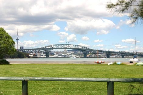 Photo of property in 1/16 Glade Place, Birkenhead, Auckland, 0626