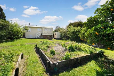 Photo of property in 104 Taikata Road, Te Atatu Peninsula, Auckland, 0610