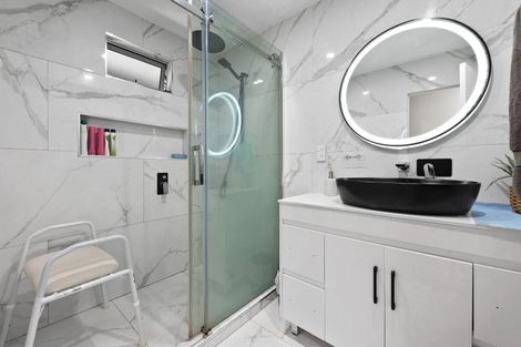 Photo of property in 6 Aden Place, Clendon Park, Auckland, 2103