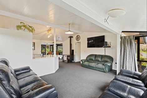 Photo of property in 87 Poplar Grove, Whalers Gate, New Plymouth, 4310