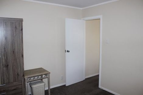 Photo of property in 1/179 Carlisle Road, Northcross, Auckland, 0632
