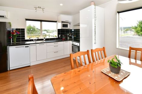 Photo of property in 1/137 Awaroa Road, Helensville, 0800