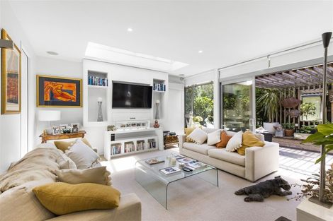 Photo of property in 71 Clare Road, St Albans, Christchurch, 8014