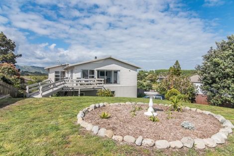 Photo of property in 5 Freyberg Crescent, Waikanae Beach, Waikanae, 5036