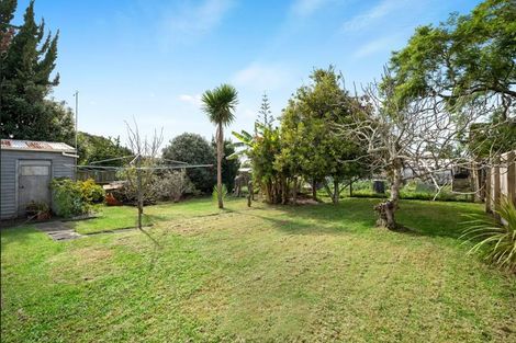 Photo of property in 14 Ward Crescent, Te Atatu Peninsula, Auckland, 0610