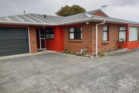 Photo of property in 2/76 Cambridge Terrace, Waterloo, Lower Hutt, 5011