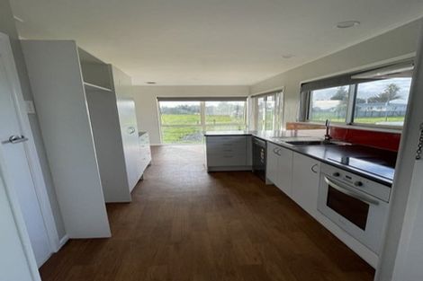 Photo of property in 32 Canal Road West, Waitakaruru, Ngatea, 3576