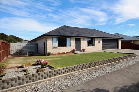 Photo of property in 18 Ridgeway Drive, Greymouth, 7805