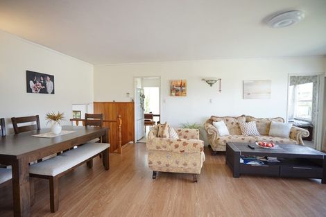 Photo of property in 22 Chelsea View Drive, Chatswood, Auckland, 0626