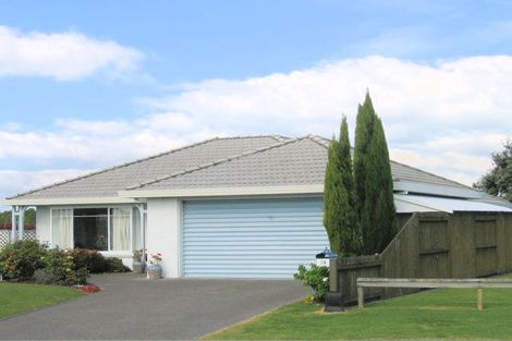 Photo of property in 35 Russley Drive, Mount Maunganui, 3116