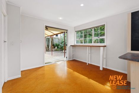 Photo of property in 12 Webb Place, Forrest Hill, Auckland, 0620