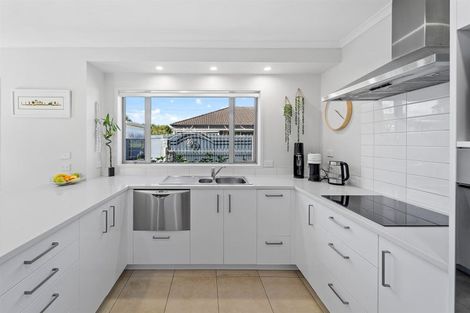 Photo of property in 232a Centreway Road, Orewa, 0931