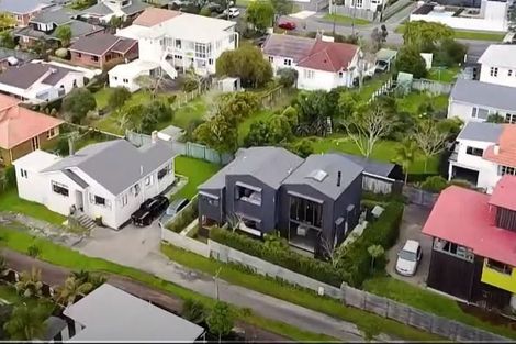 Photo of property in 21a Old Lake Road, Narrow Neck, Auckland, 0624