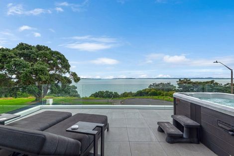 Photo of property in 90 Marine Parade, Mellons Bay, Auckland, 2014