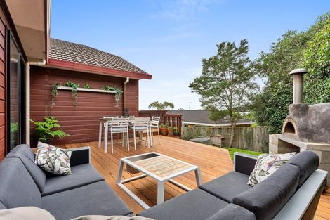 Photo of property in 10 Ballini Rise, West Harbour, Auckland, 0618