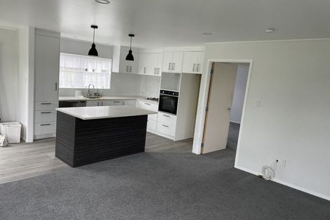 Photo of property in 35 Taioma Crescent, Te Atatu Peninsula, Auckland, 0610
