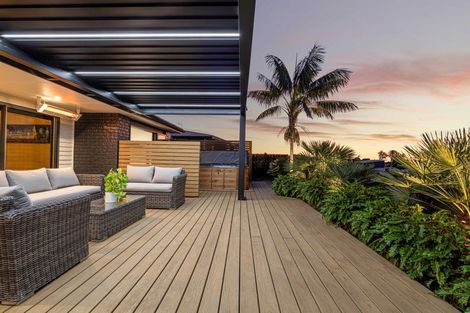 Photo of property in 17 Chatswood Grove, Fitzroy, New Plymouth, 4312