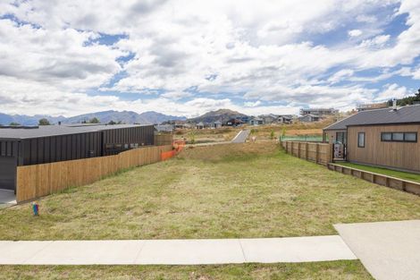 Photo of property in 70 Kirimoko Crescent, Wanaka, 9305