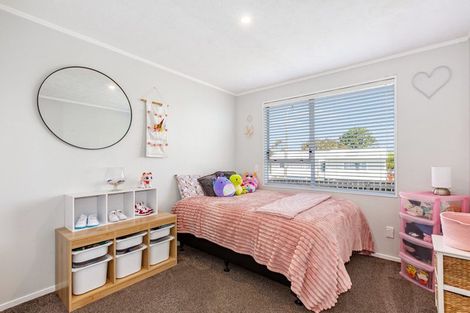 Photo of property in 41 Cleat Street, Whitby, Porirua, 5024