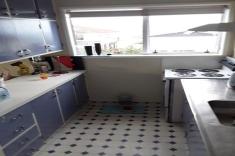 Photo of property in 23a Somes Crescent, Newlands, Wellington, 6037