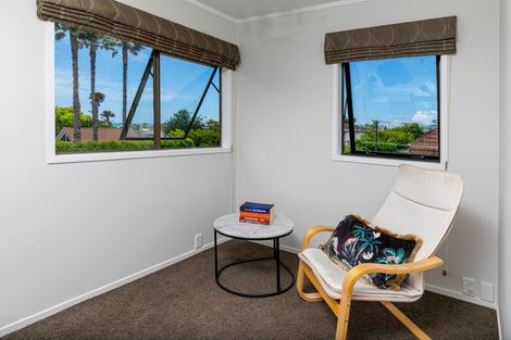 Photo of property in 2/27 Milford Road, Milford, Auckland, 0620