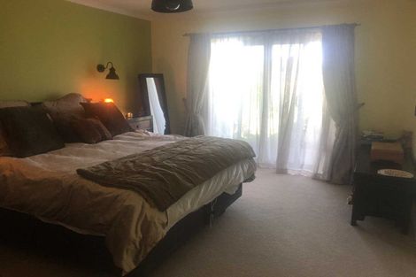 Photo of property in 2 Te Ara Karoiroa Road, Hurford, New Plymouth, 4374