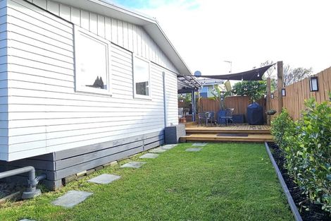 Photo of property in 3/93 Hobsonville Road, West Harbour, Auckland, 0618