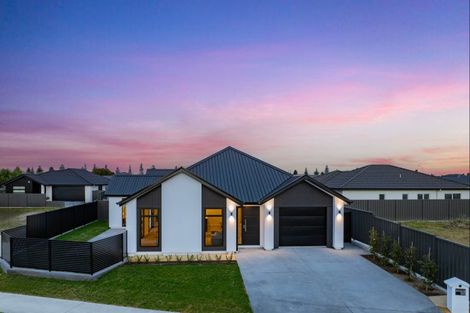 Photo of property in 98 Eriksen Road, Te Awa, Napier, 4110