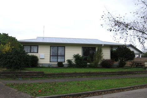 Photo of property in 6 Perrin Place, Kelvin Grove, Palmerston North, 4414