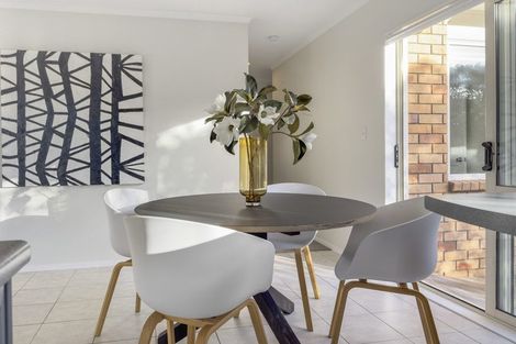 Photo of property in 2a Highland Avenue, Titirangi, Auckland, 0604