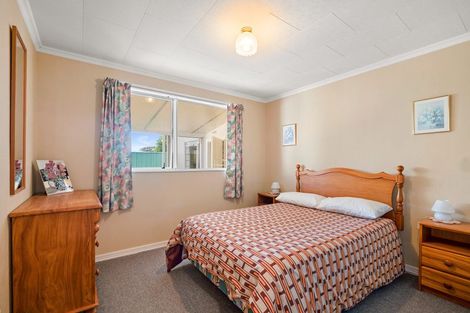 Photo of property in 3 Karaka Street, Merrilands, New Plymouth, 4312