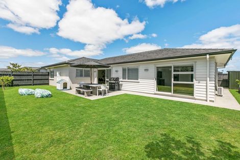 Photo of property in 5 Wick Place, Wattle Downs, Auckland, 2103