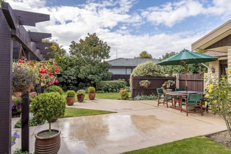 Photo of property in 5 Calbreath Place, Russley, Christchurch, 8042