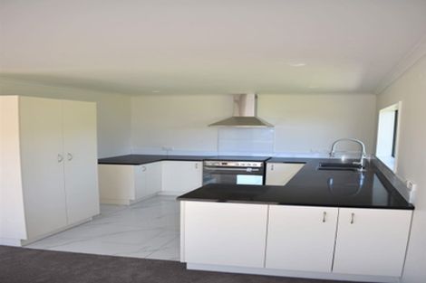 Photo of property in 37 Waikawa Beach Road, Manakau, Levin, 5573