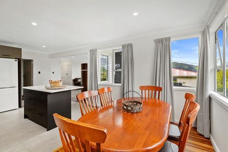 Photo of property in 26 Raroa Terrace, Tawa, Wellington, 5028
