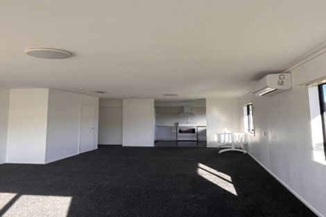 Photo of property in 1 Loughanure Place, Massey, Auckland, 0614