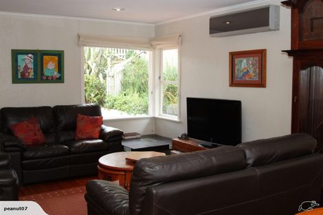 Photo of property in 2/18 Limmer Place, Browns Bay, Auckland, 0632