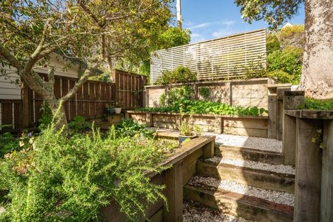 Photo of property in 8 Torwood Road, Khandallah, Wellington, 6035