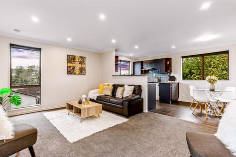 Photo of property in 2/4 Elizabeth Drive, West Harbour, Auckland, 0618