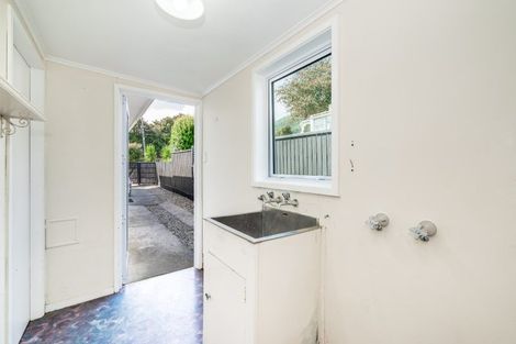 Photo of property in 6 Utauta Street, Waikanae, 5036