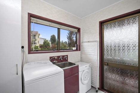 Photo of property in 2 Caledonia Place, Highlands Park, New Plymouth, 4312