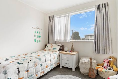 Photo of property in 123 Vodanovich Road, Te Atatu South, Auckland, 0610