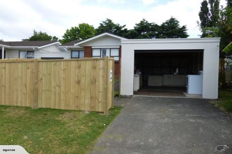 Photo of property in 2/110 Edmonton Road, Henderson, Auckland, 0612