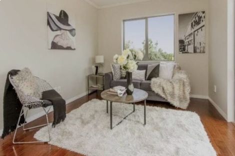 Photo of property in 436a East Coast Road, Windsor Park, Auckland, 0630